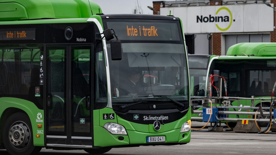 Skånetrafikens bussar är några av de som kommer att stanna under den tysta minuten på tisdagen. Arkivbild. Johan Nilsson / TT