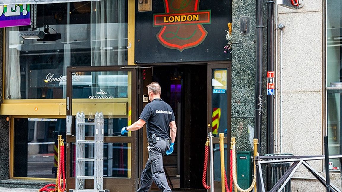 Kriminaltekniker undersöker brottsplatsen i Oslo efter dådet. Foto: Håkon Mosvold Larsen/TT