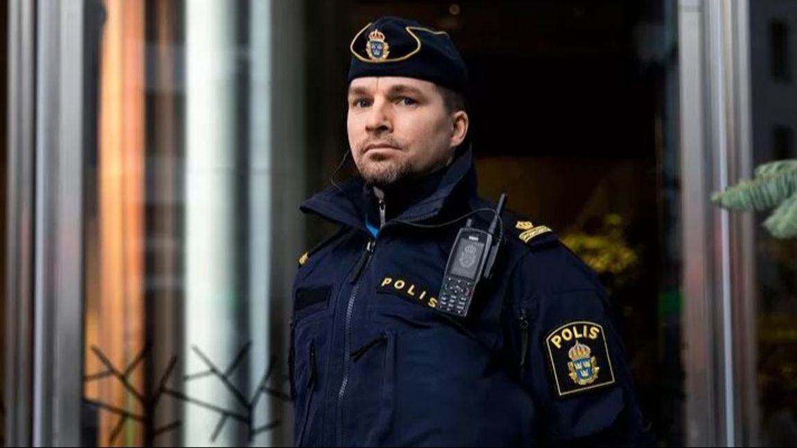 ”Kommunpolis Ola Åkesson uppmanar Kungsholmsbor som får misstänkta returpaket att omedelbart kontakta polisen.” Foto: Johanna Wallén/Mitt i