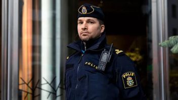 ”Kommunpolis Ola Åkesson uppmanar Kungsholmsbor som får misstänkta returpaket att omedelbart kontakta polisen.” Foto: Johanna Wallén/Mitt i