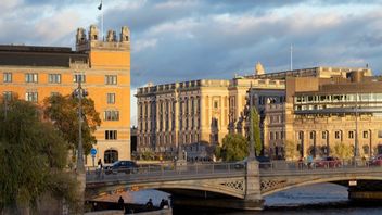 Regeringskansliet Rosenbad och Sveriges riksdag. Foto: Fredrik Sandberg/TT