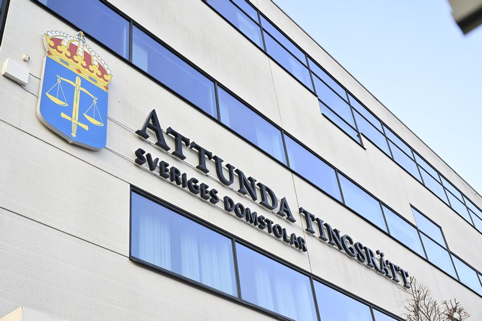 Två tonåringar greps den 24 april förra året med ett startklart skjutvapen utanför Attunda tingsrätt. Arkivbild. Foto: Henrik Montgomery/TT