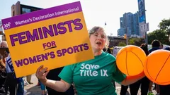 Transdebatten splittrar WNBA – kaos utanför arenan