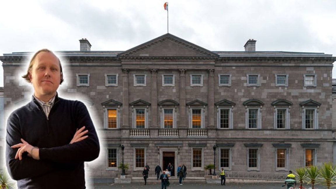 Leinster House i Dublin, där det irländska parlamentet sammanträder. Landet saknar fortfarande ett statligt system för att registrera antisemitiska incidenter. Foto: David Kernan, CC BY 4.0.