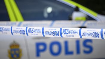 Under en insats i Malmö kontrollerade polisen en pojke under 15 år som hade ett automatvapen. Foto: Johan Nilsson/TT