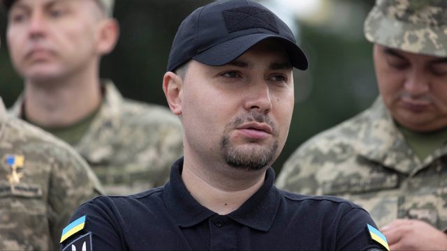 Generalmajor Kyrylo Budanov, fram till den 2 januari 2026 chef för Ukrainas militära underrättelsetjänst deltar i en ceremoni på den ukrainska flaggans dag den 23 augusti 2025. Foto: Ukrainas presidents presstjänst via AP