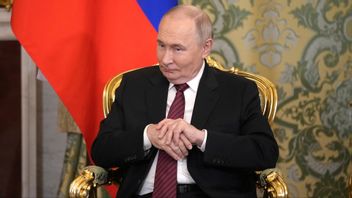 Rysslands preisdent Vladimir Putin – vill han verkligen ha fred och han är beredd att förhandla direkt med Ukrainas president Volodymyr Zelenskyj? På bilden syns Vladimir Putin I Kreml den 10 maj 2025. Foto: AP Photo/Pavel Bednyakov 