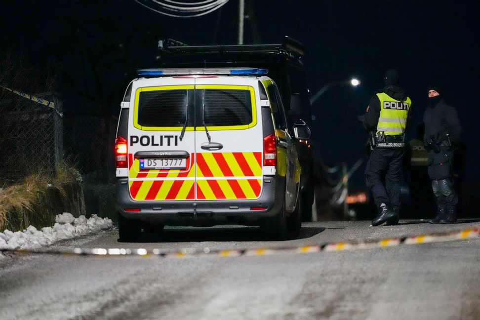 Polis på plats vid brottsplatsen. Terje Bendiksby/NTB/TT