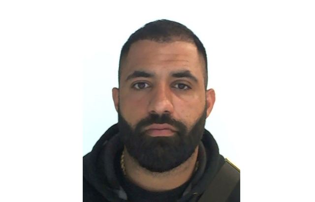Den internationellt efterlyste gängledaren Ismail Abdo, som gått under namnet ”Jordgubben”. Foto: Interpol/TT