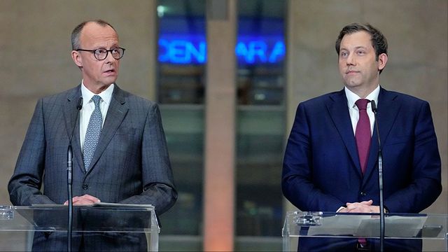 CDU:s partiledare Friedrich Merz och Lars Klingbeil från SPD. Foto: Carsten Koall/AP/TT