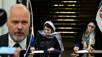 Morgan Johansson (S) utlovar återgång till en feministisk utrikespolitik. Till höger: dåvarande handelsminister Ann Linde vid ett besök i Iran 2017. Foto: Lars Schröder/Ebrahim Noroozi/AP/TT