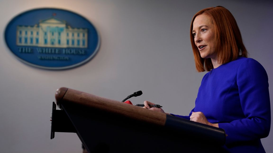 Vita husets nya pressekreterare Jen Psaki har hållit sin första presskonferens. Foto: Evan Vucci/AP/TT