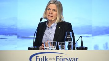 Magdalena Andersson tycker att regeringen inte gör tillräckligt för Ukraina. Därför kräver hon statligt stöd till tillverkare av ammunition. En säkerhetspolitisk utvidgning av bidragssverige. Foto: Pontus Lundahl/TT 