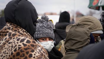 Över 500 000 människor har hittills flytt från Ukraina till grannländerna, enligt FN. Mer än hälften har korsat gränsen till Polen. Foto: Ola Torkelsson / TT