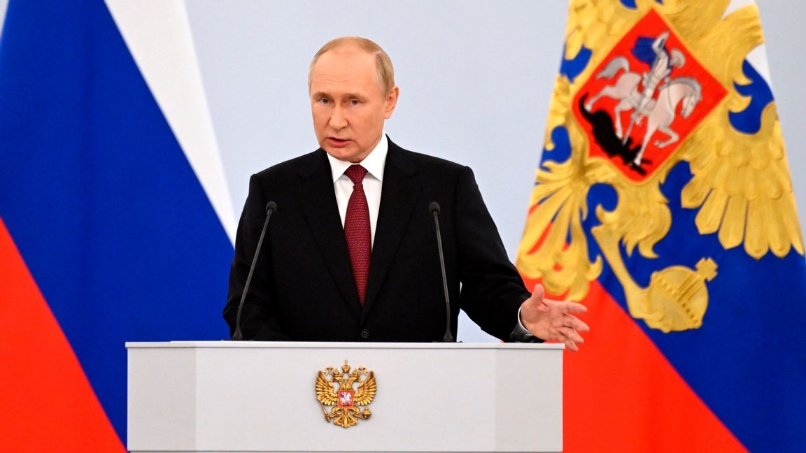 Den ryske presidenten Vladimir Putin under fredagens ceremoni. Foto: Gavriil Grigorov/AP/TT 