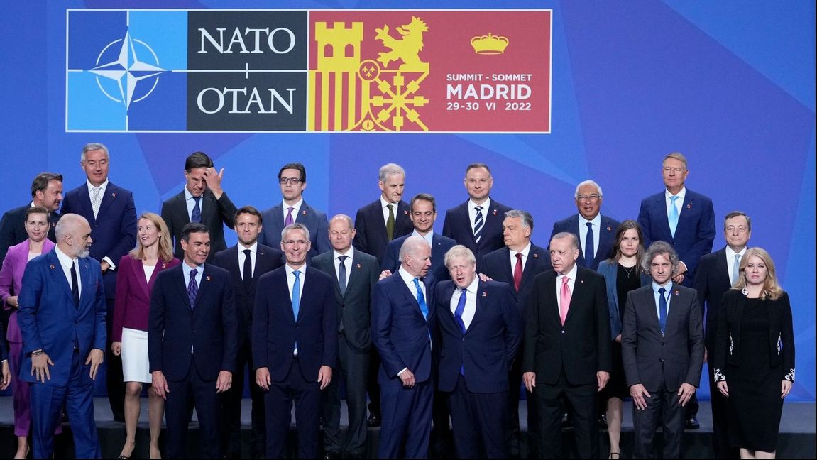 Representanter från alla medlemsländer under Natotoppmötet i Madrid. Foto: Bernat Armangue/AP/TT