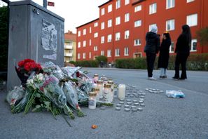 Det var på tisdagseftermiddagen som tre personer sköts ihjäl på en frisersalong nära Vaksala torg i Uppsala. Foto: Fredrik Persson/TT