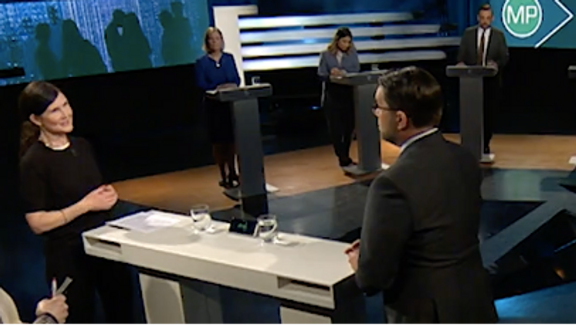 Jimmie Åkesson och Märta Stenevi under gårdagens debatt i SVT. Foto: SVT