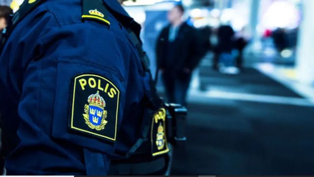 Tre kvinnor med kopplingar till en kriminell klan har avskedats från Polismyndigheten efter att deras säkerhetsklassningar dragits in. Foto: TT