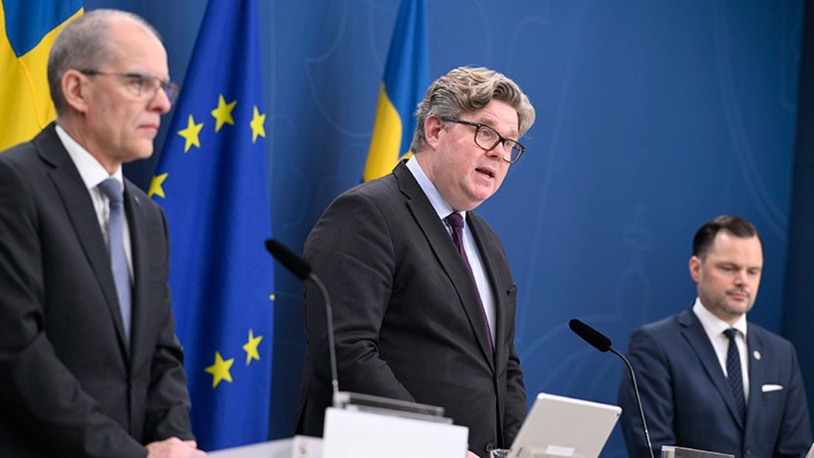 Ingemar Kihlström (KD), Gunnar Strömmer (M) och Adam Marttinen (SD) medverkade på pressträffen. L var inte representerade. Foto: Pontus Lundahl/TT