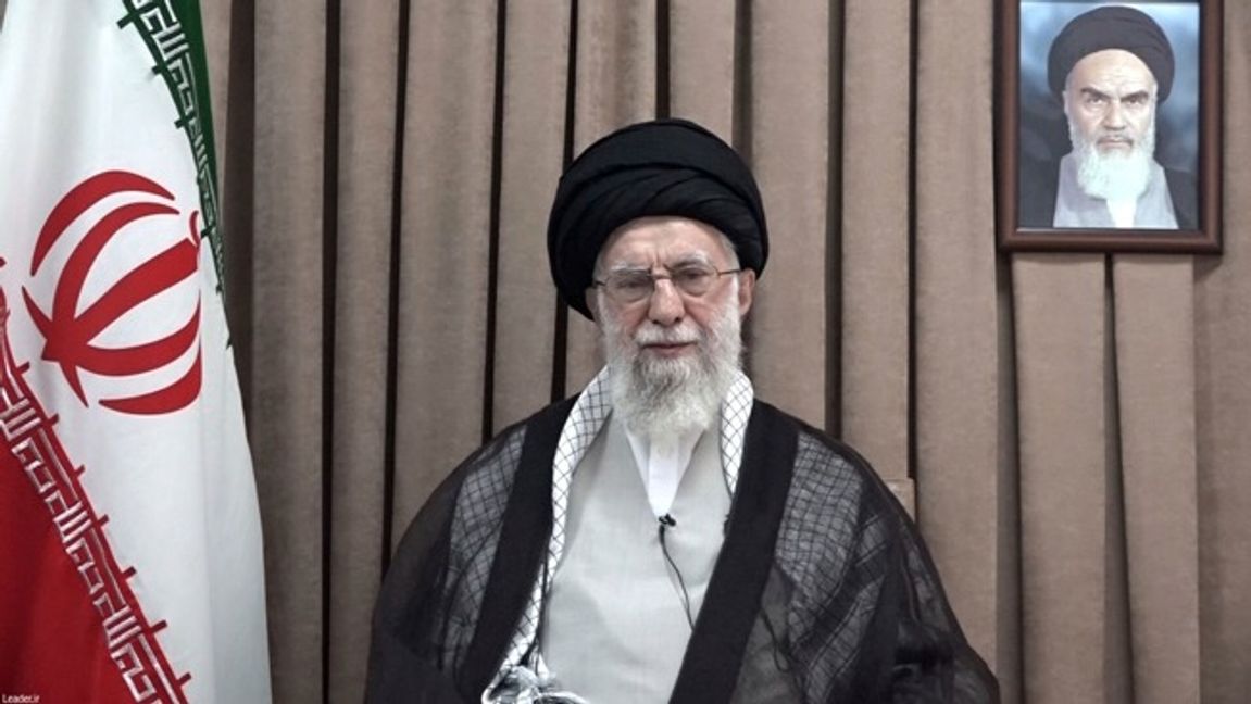 Iranske diktatorn ayatollah Ali Khamenei har gömt sig. Foto: AP