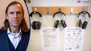 Den svenska modellen. Elever som vill ha studiero erbjuds hörselkåpor. Foto: Johan Nilsson/TT