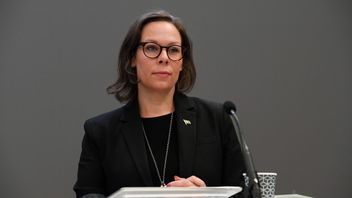 Maria Malmer Stenergard (M) tar emot utredning om krav i svenska språket för att beviljas permanent uppehållstillstånd. Foto: Anders Wiklund/TT