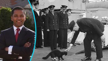 Brittiske premiärministern Winston Churchill klappar skeppskatten ”Blackie” 1941. Foto: WikiCommons/ Public Domain.