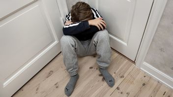 Barn lider, och samhället står passivt. Photo credit: JONAS EKSTRÖMER / TT