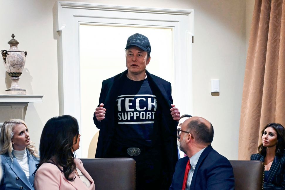 Elon Musk vid ett möte med president Donald Trumps stab i Washington i slutet av februari i år. Foto: AP/TT