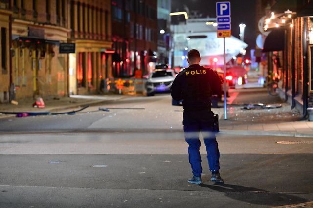En kraftig explosion skedde vid en port till ett flerbostadshus på Nordhemsgatan i centrala Göteborg strax efter midnatt. Björn Larsson Rosvall/TT