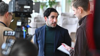 Media släpper ofta Socialdemokrater väldigt lätt och de släpper jobbiga följdfrågor. Som om nämndemännen kommer att återinstalleras efter att det blev fel. Foto: Claudio Bresciani/TT