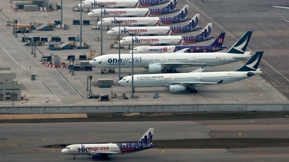 Stoppet för en lång rad internationella flygningar till Hongkong förlängs för att bromsa smittspridningen. Arkivbild. Foto: Kin Cheung AP/TT