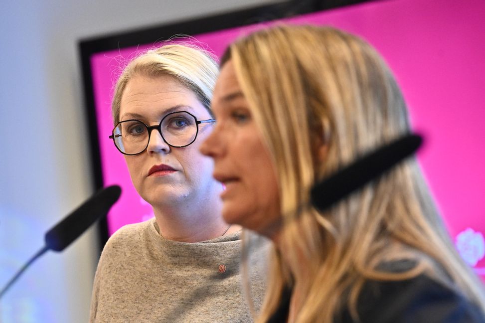 Två av de nya namnen i S verkställande utskott – Lena Hallengren, gruppledare i riksdagen, och Anna-Caren Sätherberg, klimat- och miljöpolitisk talesperson. Arkivbild Claudio Bresciani/TT
