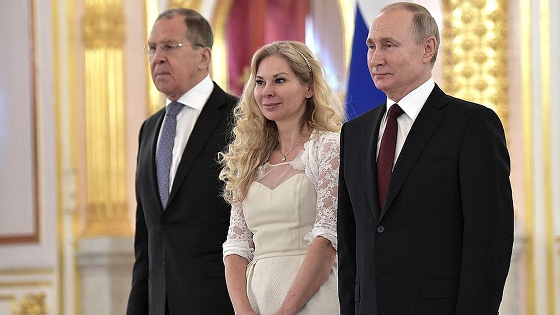 Sveriges ambassadör i Ryssland Malena Mård tillsammans med den ryske presidenten Vladimir Putin. Foto: Kreml