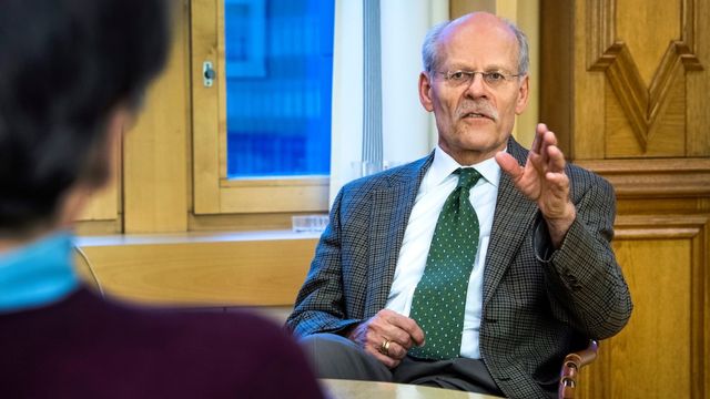 Riksbankschefen Stefan Ingves och hans direktion väntas börja höja styrräntan redan i år, enligt prissättningen på marknaden. Foto: Claudio Bresciani / TT