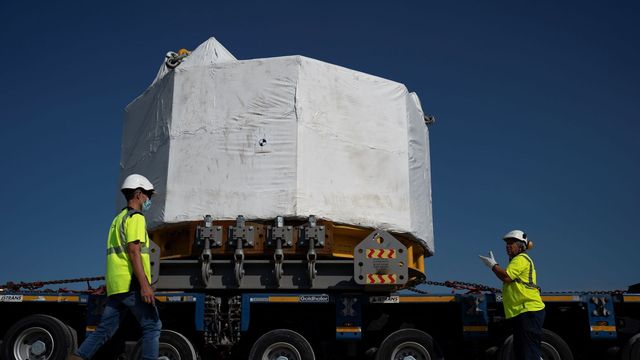 Workers secure a central solenoid magnet for the ITER project as it departs from Berre-l’Etang in southern France, Monday, Sept. 6, 2021. Photo: Daniel Cole/AP/TT