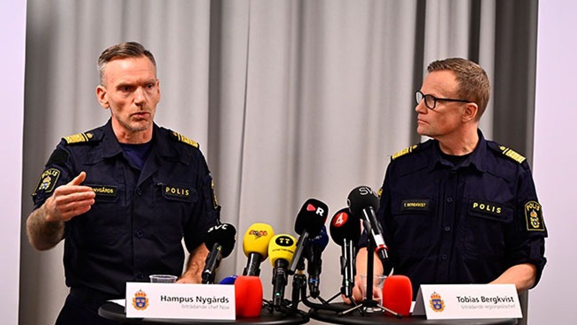 Hampus Nygårds, biträdande chef, Noa och Tobias Bergkvist, biträdande regionpolischef, Stockholm, under en pressträff hos polisen med anledning av våldsutvecklingen i framförallt polisregion Stockholm. Foto: Anders Wiklund / TT 