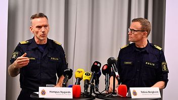 Hampus Nygårds, biträdande chef, Noa och Tobias Bergkvist, biträdande regionpolischef, Stockholm, under en pressträff hos polisen med anledning av våldsutvecklingen i framförallt polisregion Stockholm. Foto: Anders Wiklund / TT 