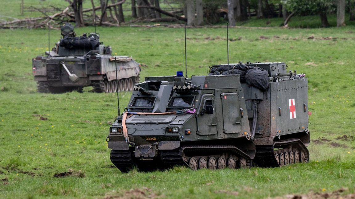 Ett nytt luftvärnssystem som monteras på bandvagn 410 har beställts av Försvarets materielverk. På bilden en bandvagn 410 i form av en ambulansvagn. Foto: JOHAN NILSSON/TT