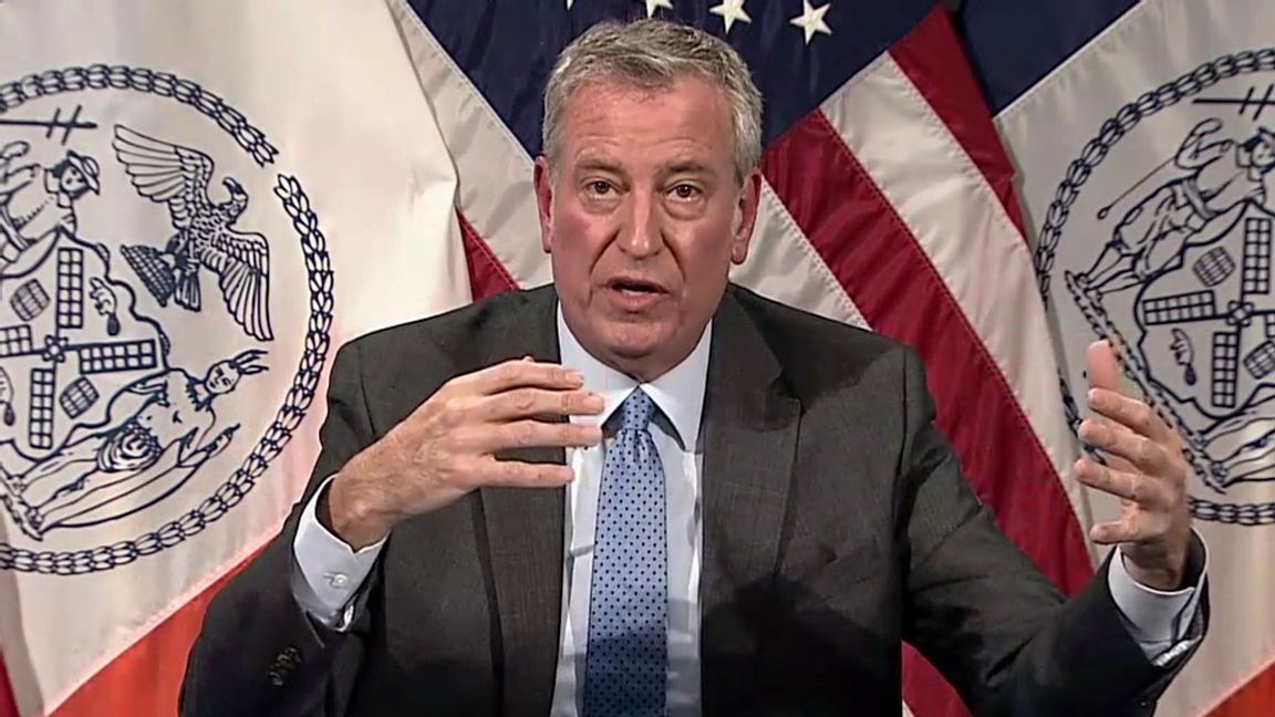 New Yorks avgående borgmästare Bill de Blasio säger att nya nedstängningar är uteslutet. Foto: AP