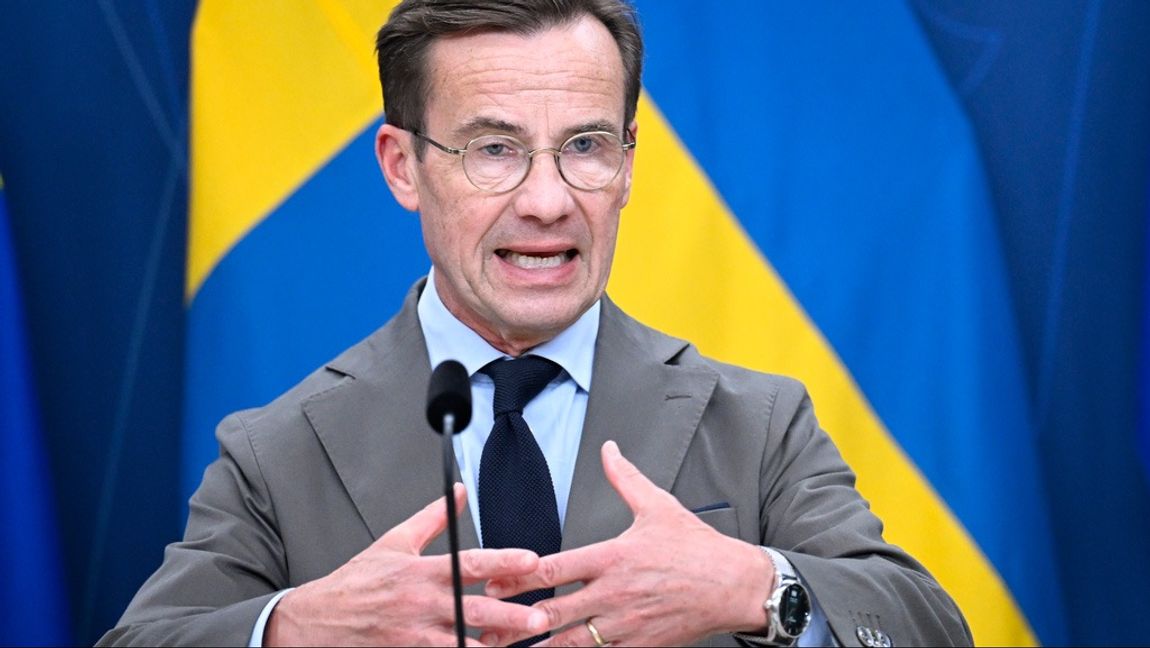 De kortvuxna menar att Kristersson inte borde tala om ekonomiska dvärgar. Foto: Fredrik Sandberg/TT