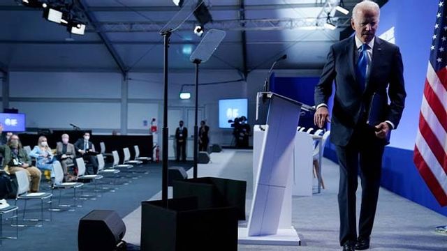 USA:s president Joe Biden kritiserar Kinas ledare Xi Jinping för att inte närvara vid klimatmötet i Glasgow. Foto: Evan Vucci/AP/TT