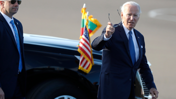 USA:s president Joe Biden glädjer sig åt att president Erdogan gett klartecken för Sverige i Nato. Foto: Mindaugas Kulbis/AP/TT 