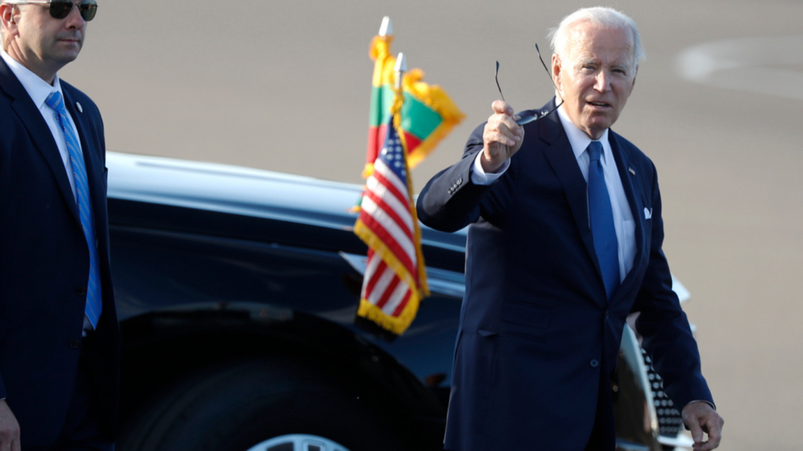 USA:s president Joe Biden glädjer sig åt att president Erdogan gett klartecken för Sverige i Nato. Foto: Mindaugas Kulbis/AP/TT