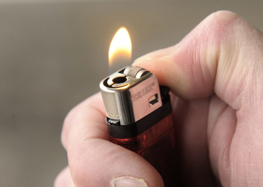 Ett par i Hultsfreds kommun döms för grov misshandel för att bränt sin inneboende med en tändare. Arkivbild. Fredrik Sandberg/TT