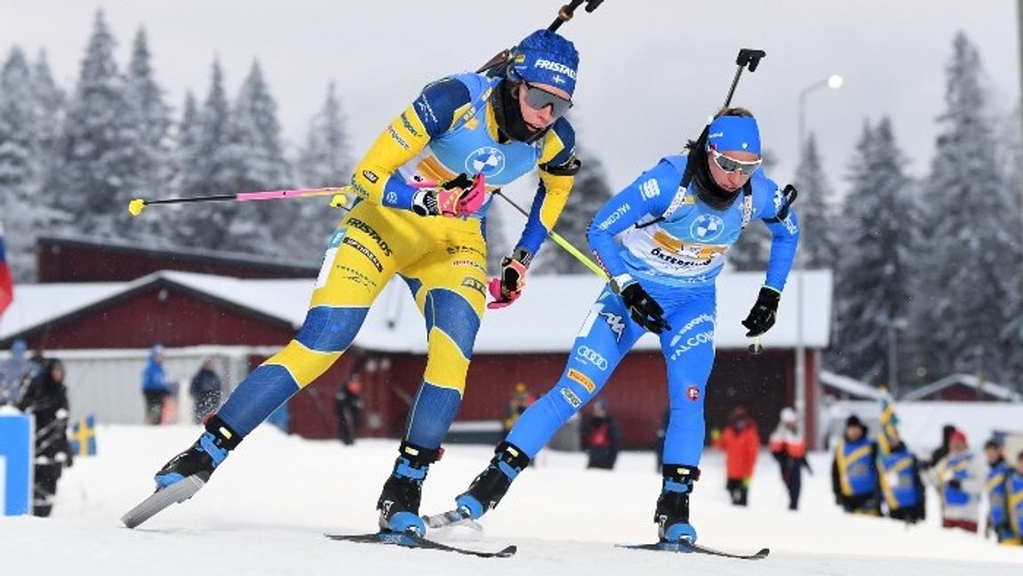 Elvira Öberg var snabbast i spåret i stafetten och förde upp Sverige på pallen. Foto: Fredrik Sandberg/TT