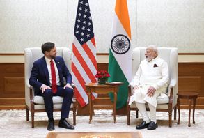 USA:s vicepresident JD Vance och Indiens premiärminister Narendra Modi träffades i New Delhi under måndagen. Foto: Pressbild via premiärministerns kontor. Narendra Modis kontor via AP/TT