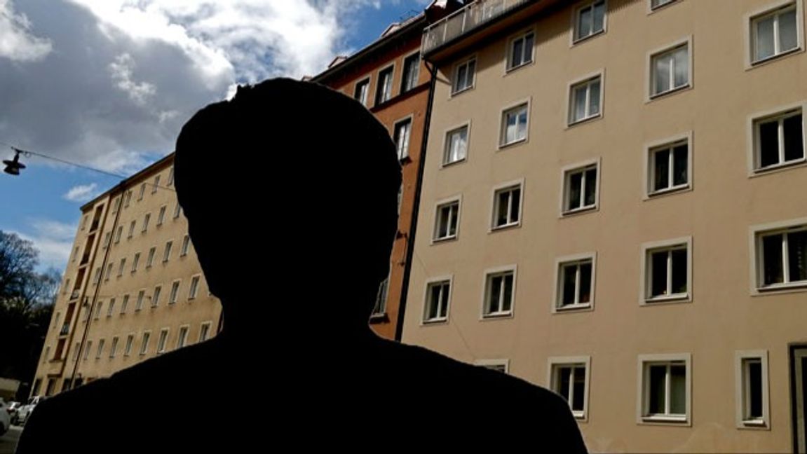 I april 2024 genomförde gränspolisen en razzia mot denna lägenhet i Bergsjön. Den avslöjade att en man använt en avliden persons id-kort. Genrebild. Foto: Hasse Holmberg/TT.