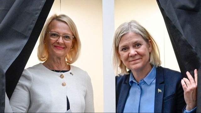 Toppkandidaten Heléne Fritzon och S-ledaren Magdalena Andersson vill se ålderskontroller på sociala medier. Foto: Fredrik Sandberg/TT.